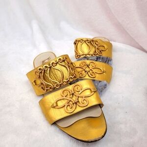 Pre-owned Mario Valentino Vintage gold Sandals small heel US SIZE 8